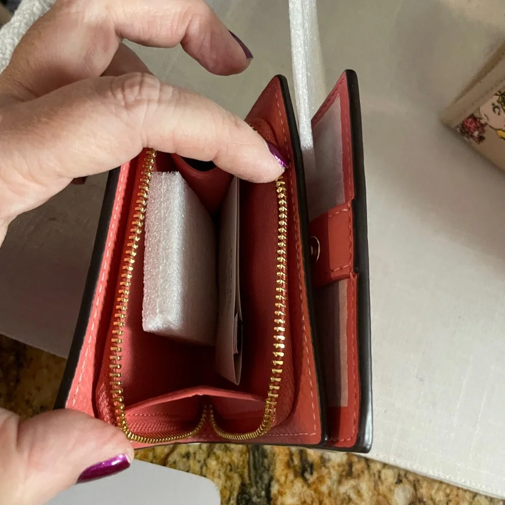 Peanuts x Coach Snap Wallet Lucy CBN89 IMBCV Bright Coral Multi
